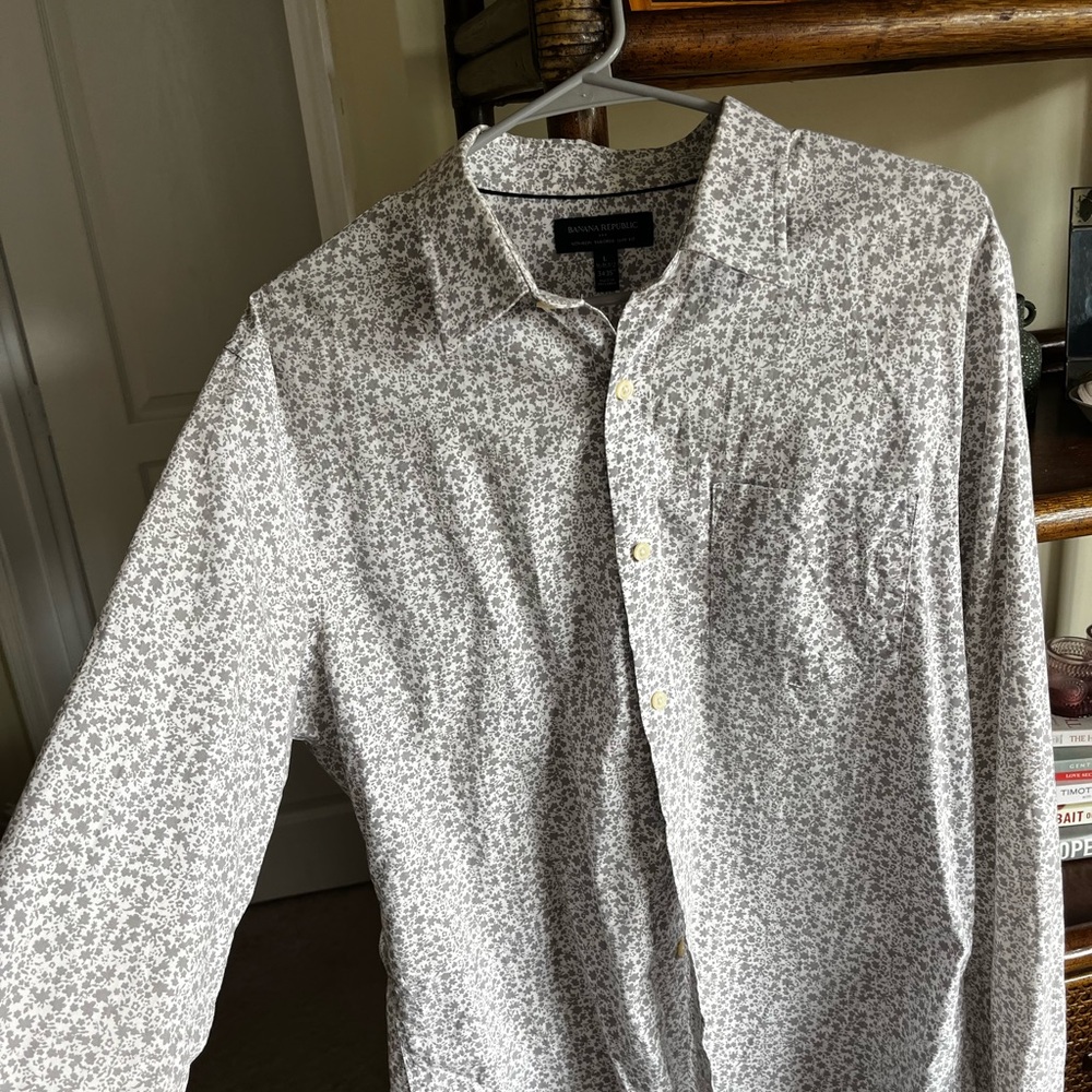 Banana Republic Gray Patterned Button Down Shirt